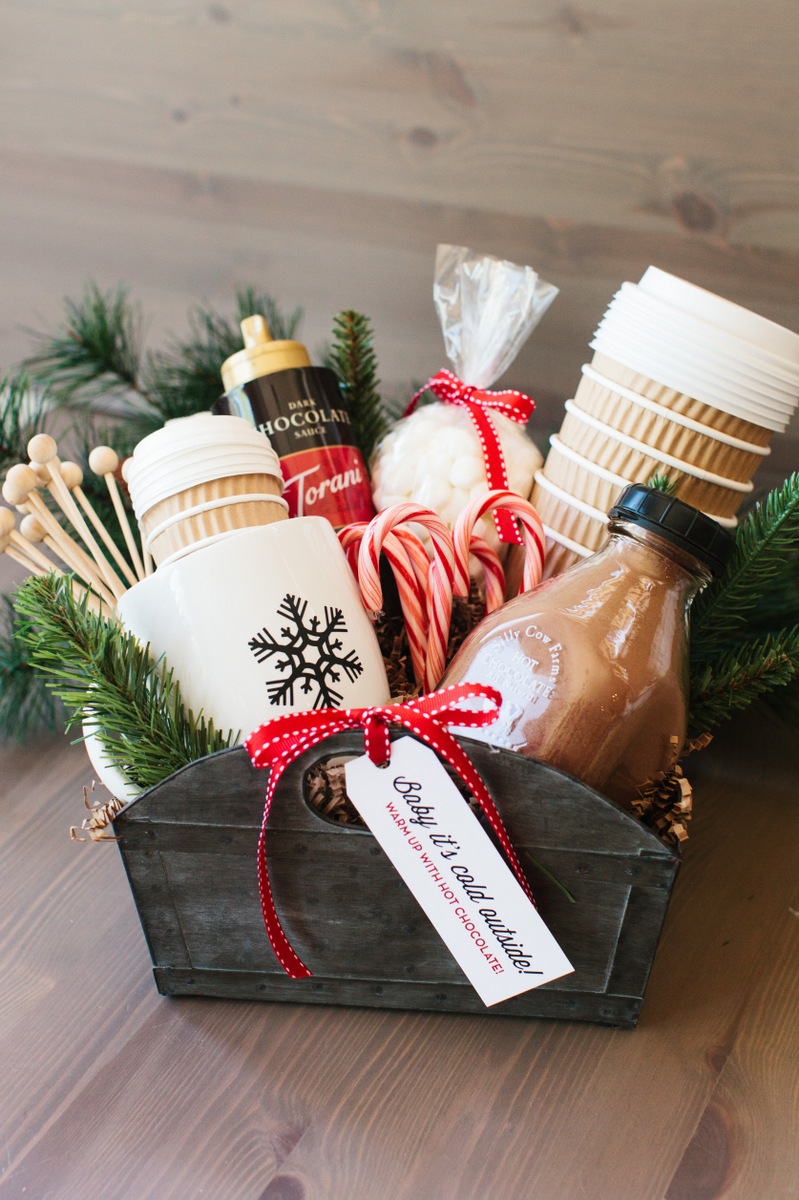 the-perfect-hot-cocoa-gift-basket-the-tomkat-studio-blog