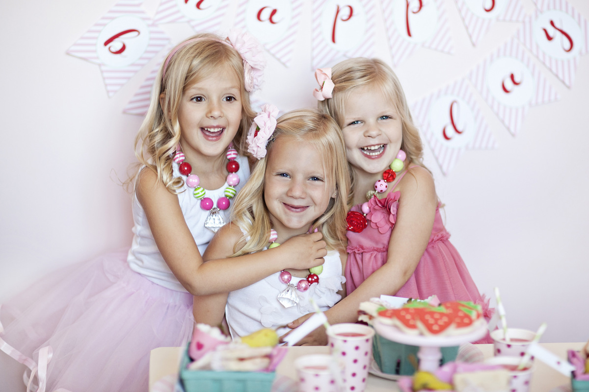 Glorious Treats: {Parties} Sweet Strawberry Party
