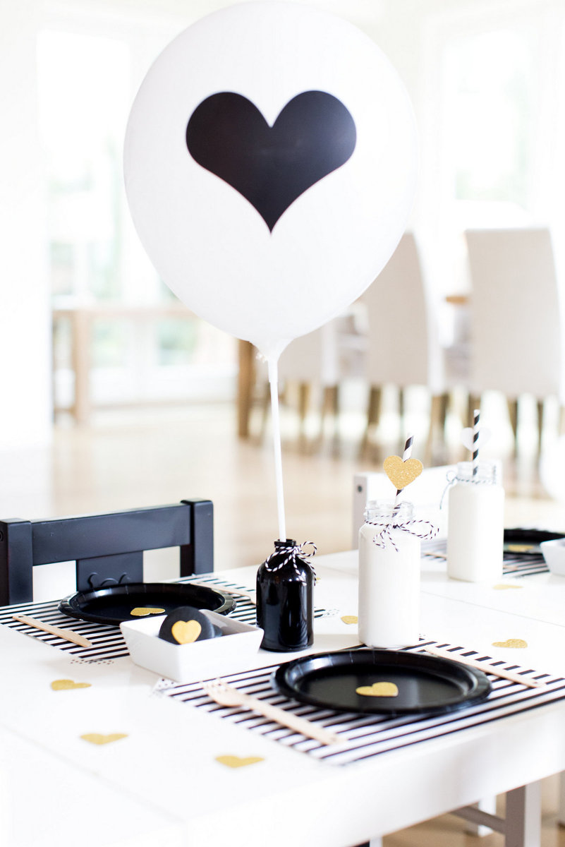 gorgeous_black_and_white_valentines_party_3