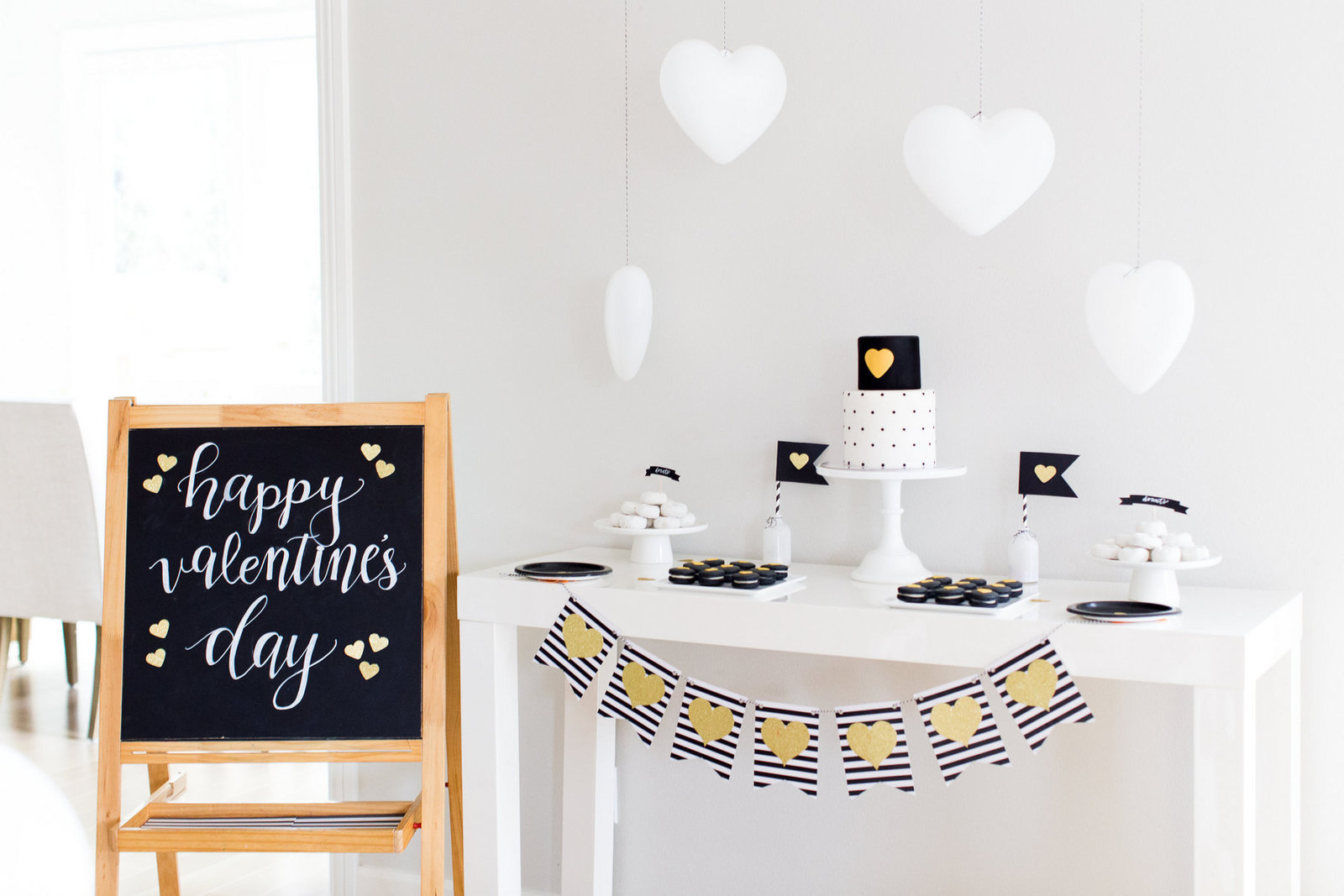 gorgeous_black_and_white_valentines_party_4