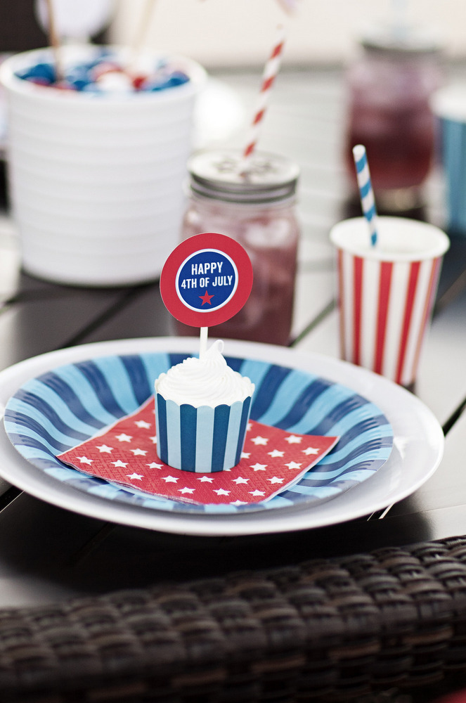 4th of july place setting cupcake-001