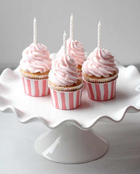 Pink-Birthday-Cupcakes-on-Sweetopia