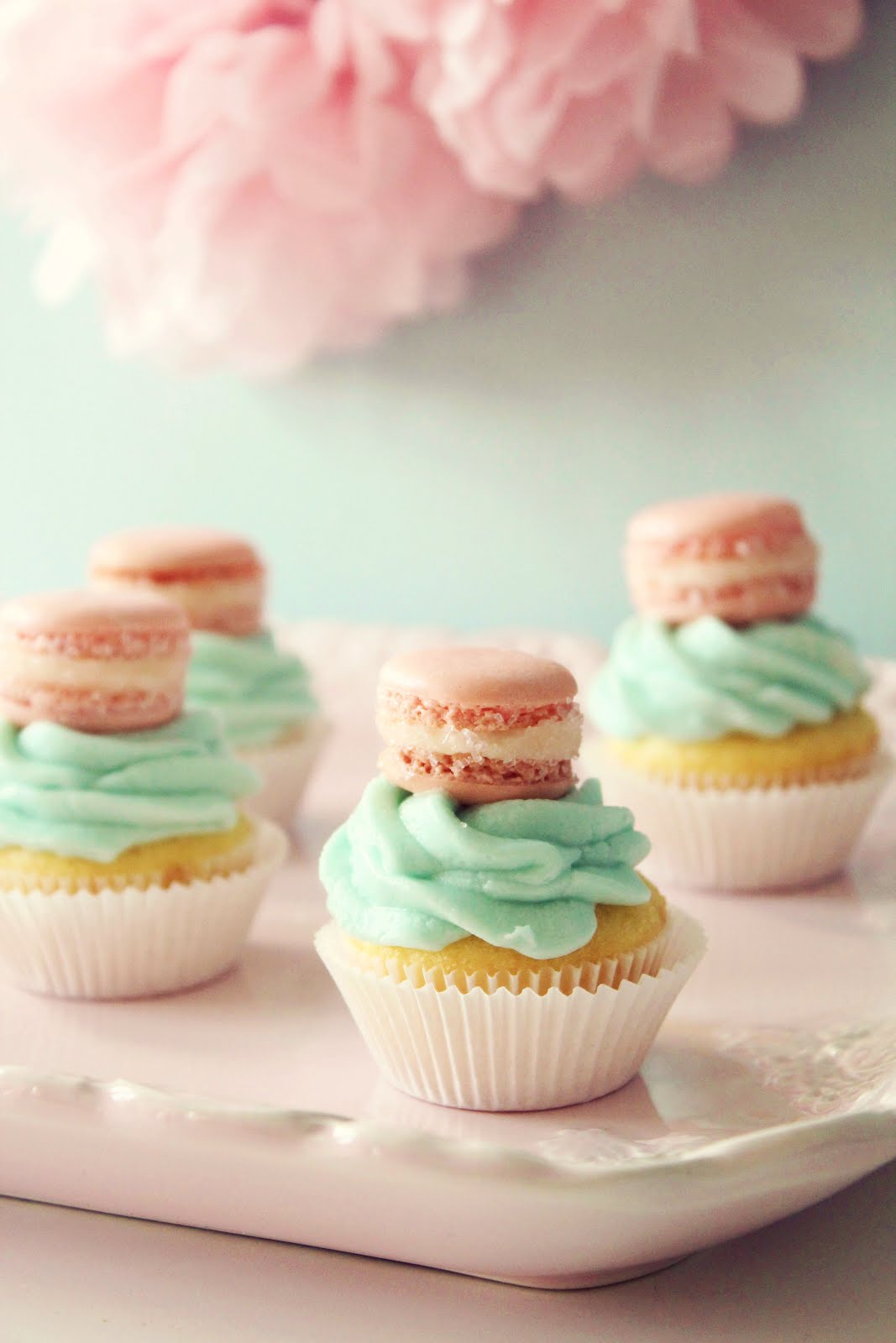 macaron cupcakes