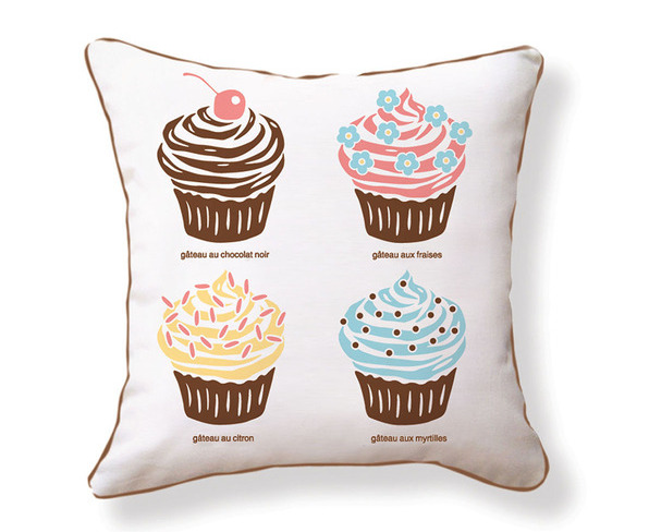 cupcake pillow.png