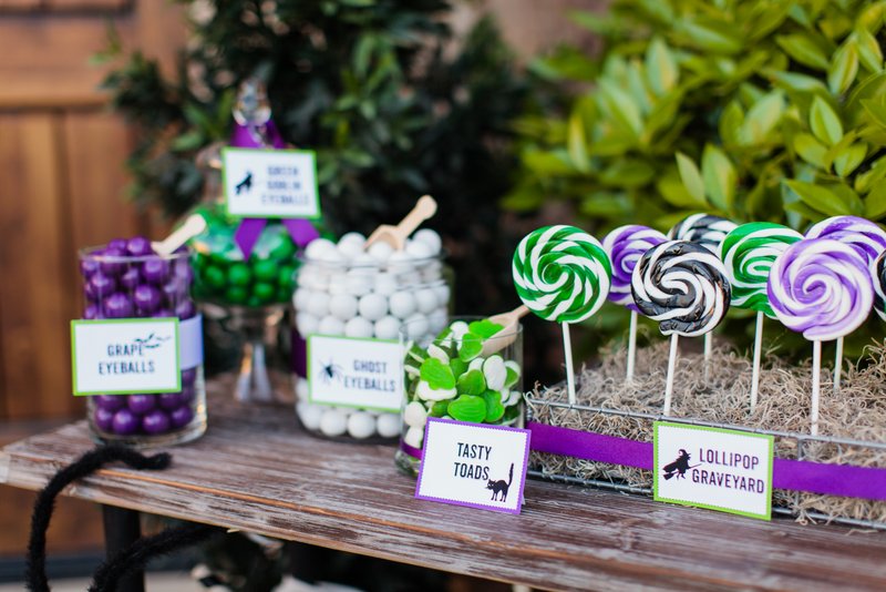 HGTV Halloween Outdoor Decorating-Candy Treats  |  The TomKat Studio