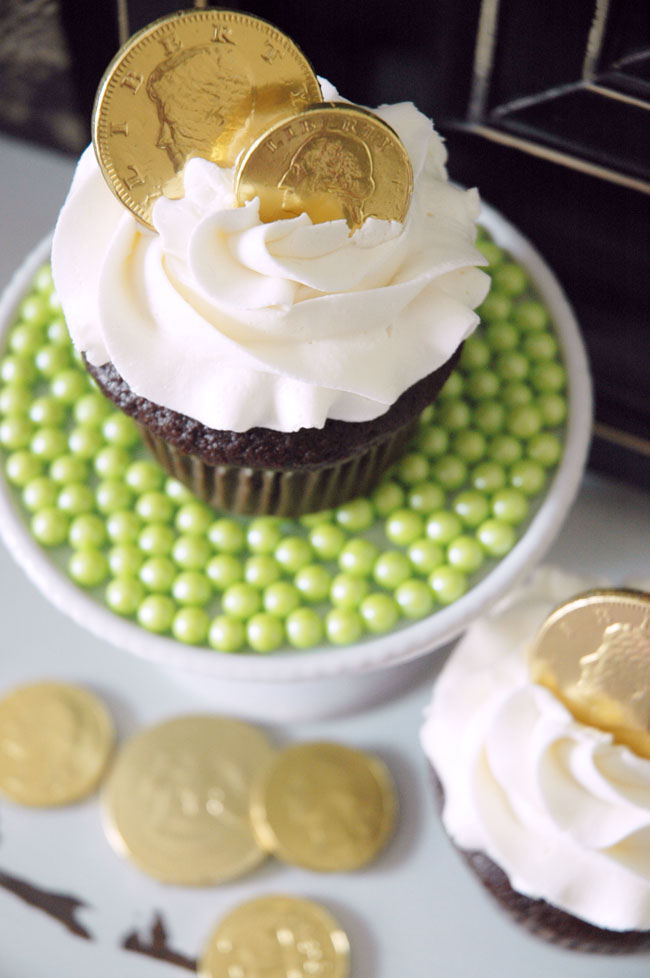 St-Pattys-Day-Gold-Coin-Cupcakes-6036