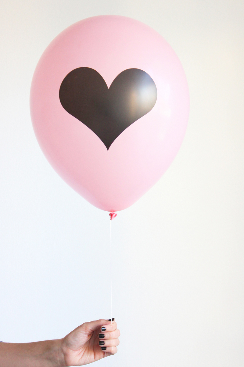 pink and black heart balloon