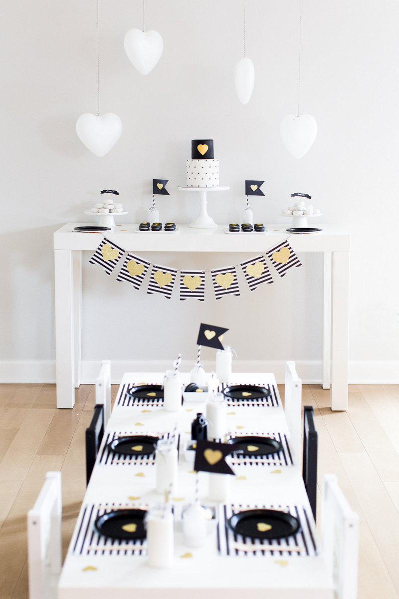 gorgeous_black_and_white_valentines_party_1