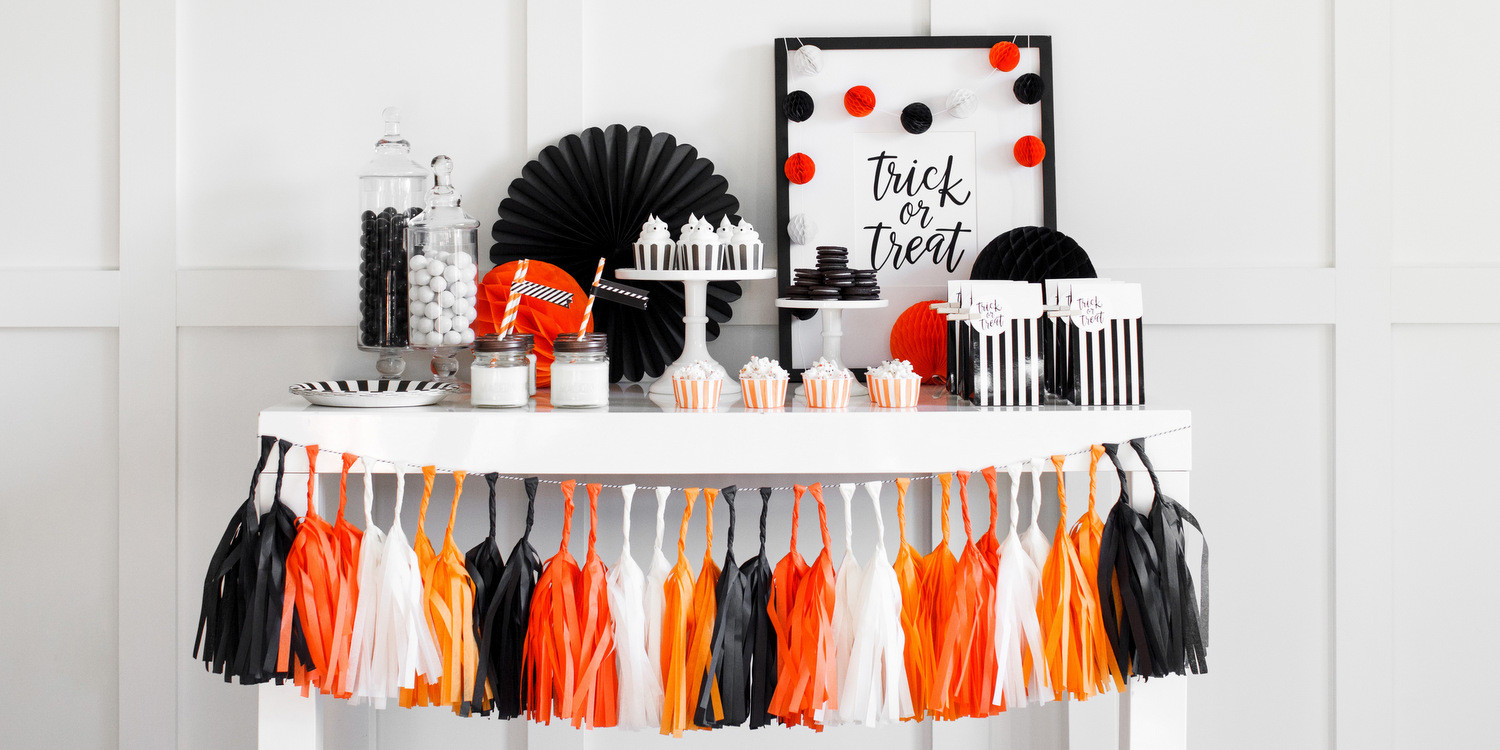 how_to_create_a_gorgeous_halloween_party_table_feature