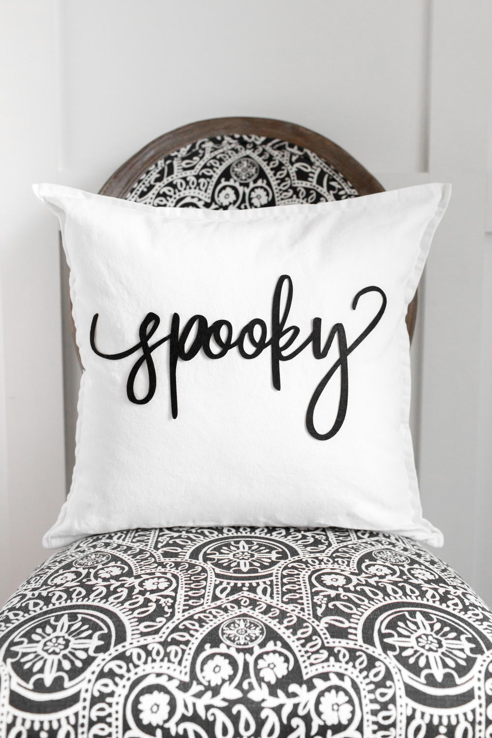 how_to_make_a_spooky_halloween_pillow_2