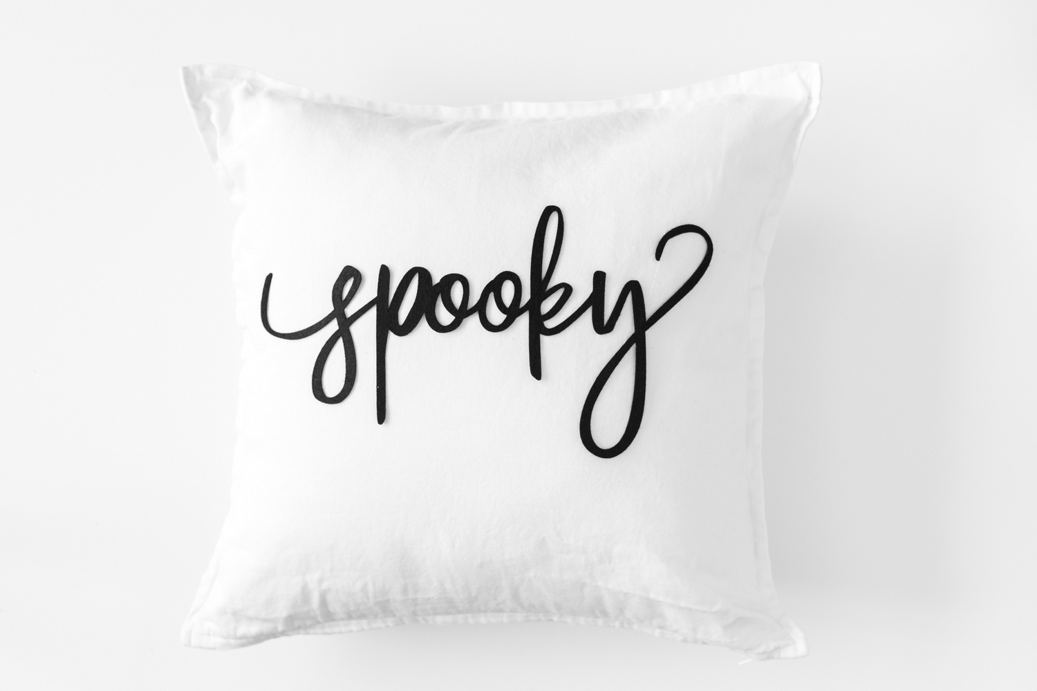 how_to_make_a_spooky_halloween_pillow_4