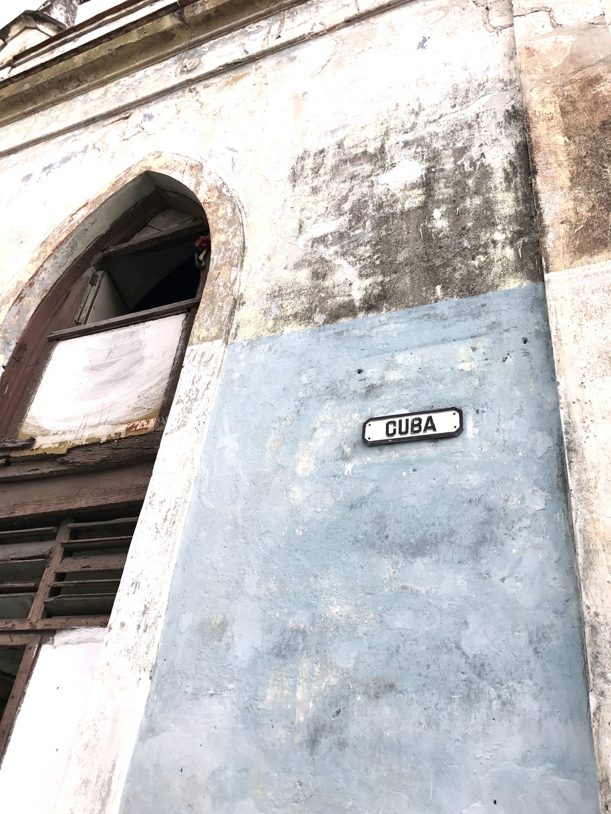 habana cuba street sign